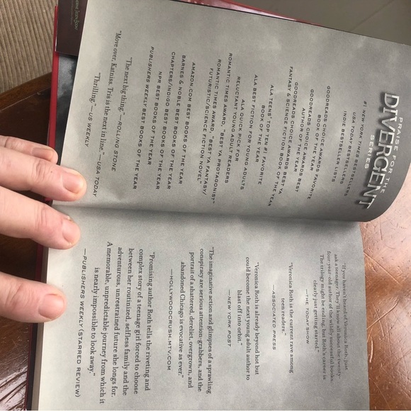 Allegiant by - Veronica Roth book is like new - Picture 5 of 7